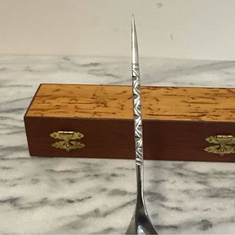 Walton railroad spike Knife in Wooden presentation Box #64 NIB NEW